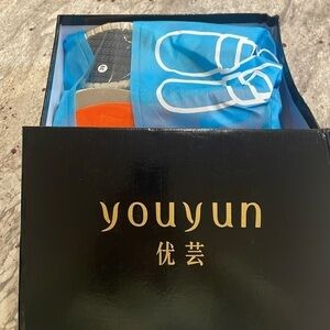 Diabetic shoes Velcro wide tongue